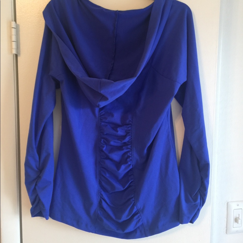 Hooded yoga top